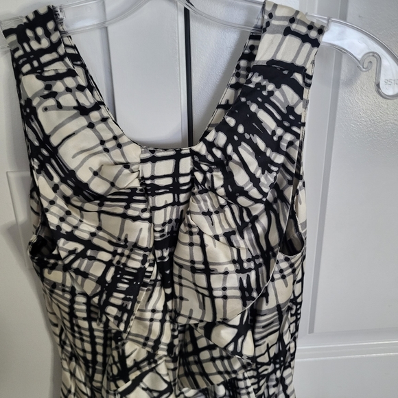 BCBG silk sleeveless blouse top - Picture 4 of 7